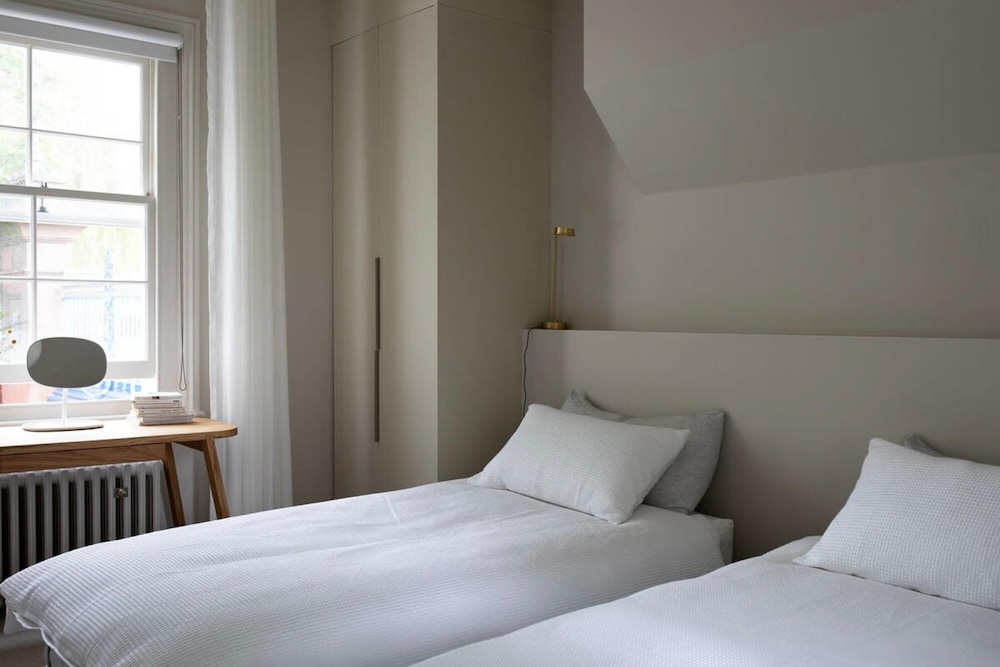 Designer Canal House 2 or 3 Bed Little Venice