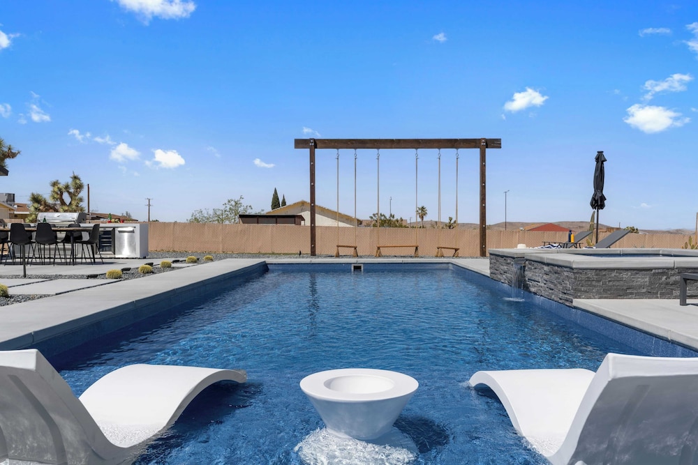 Bocce, Pool+spa, Game Room, Firepit Modern Oasis Yucca Haven by Avantstay