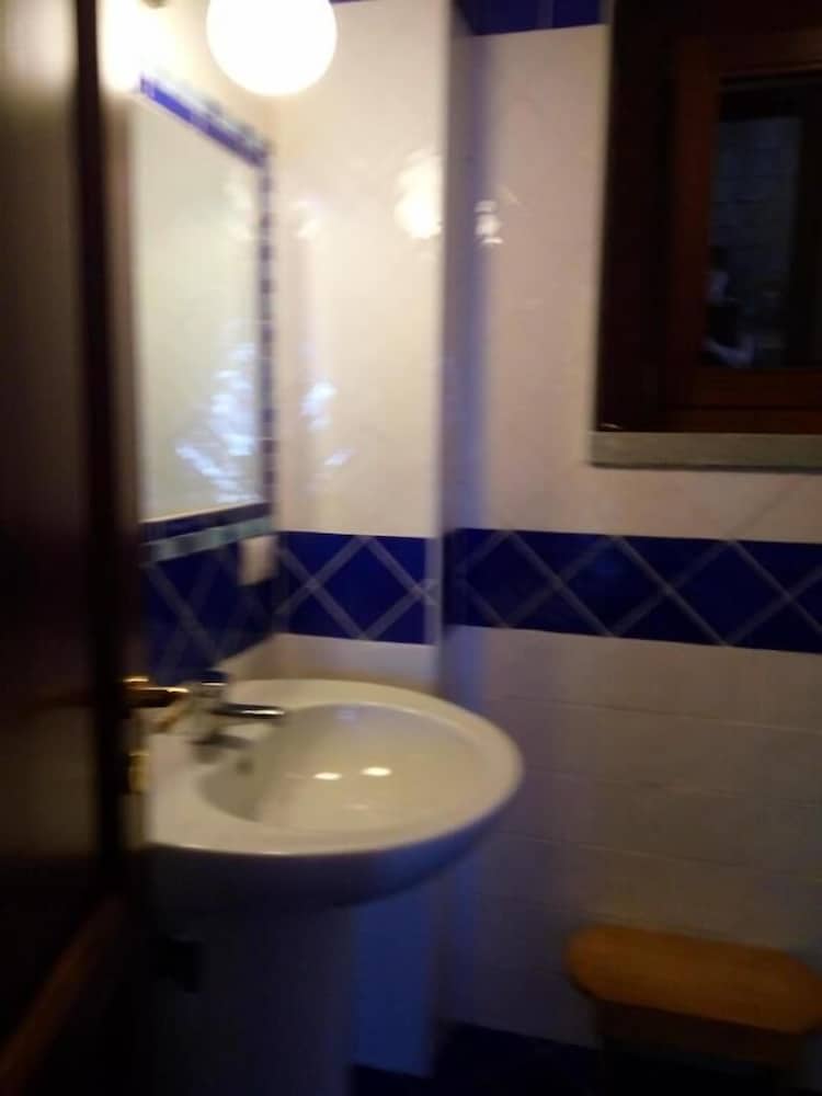Photo 33