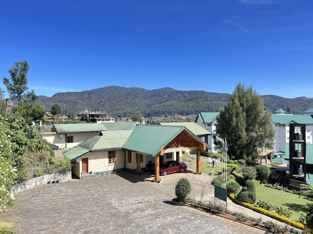 Tea Bush Hotel - Nuwara Eliya