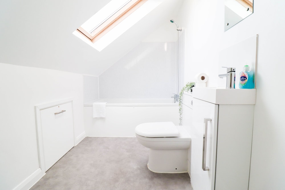 Cosy and Bright 1-bedroom Stay