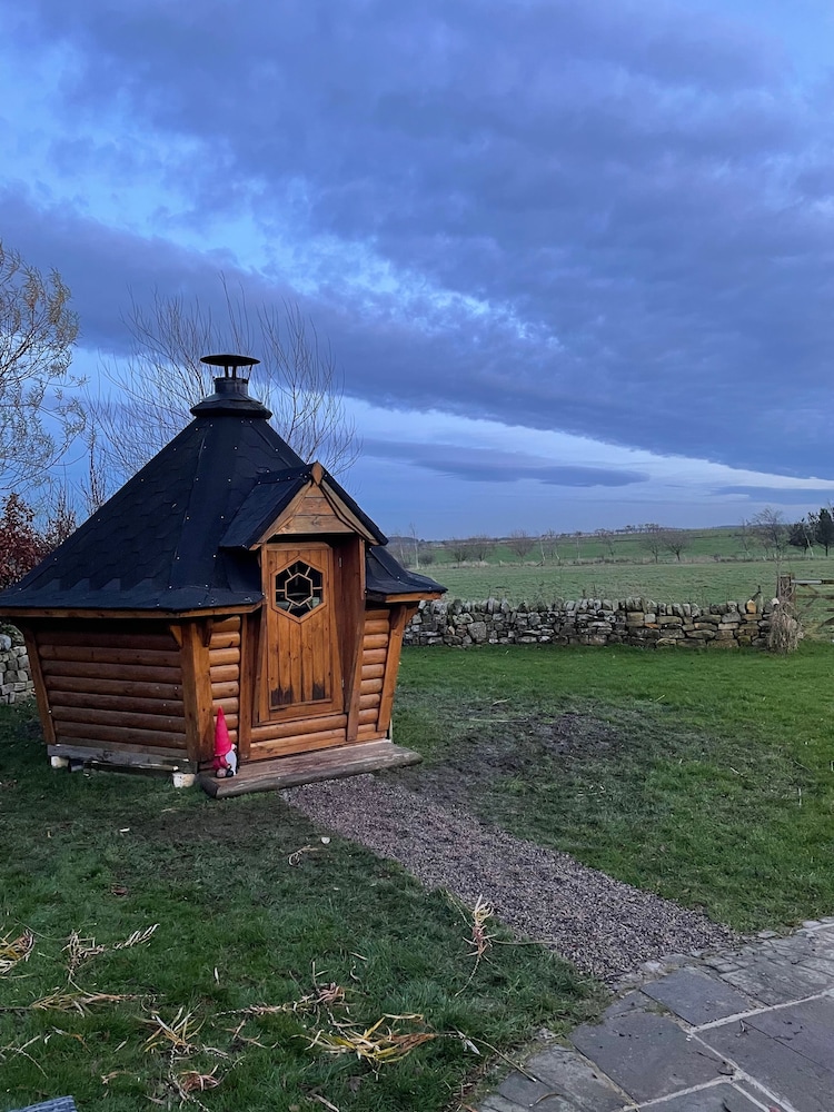 Country Farmhouse, Sleeps 13 & New 8seater Hot Tub