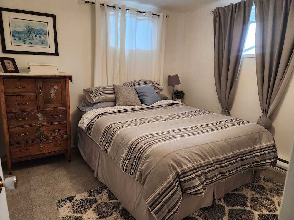 Saguenay-lac-saint-jean Getaway 3-bedroom Holiday Cottage With Garden View