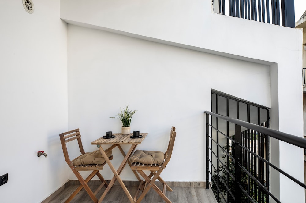 Sway - Chic 1-BR Apt & Balcony in Athens
