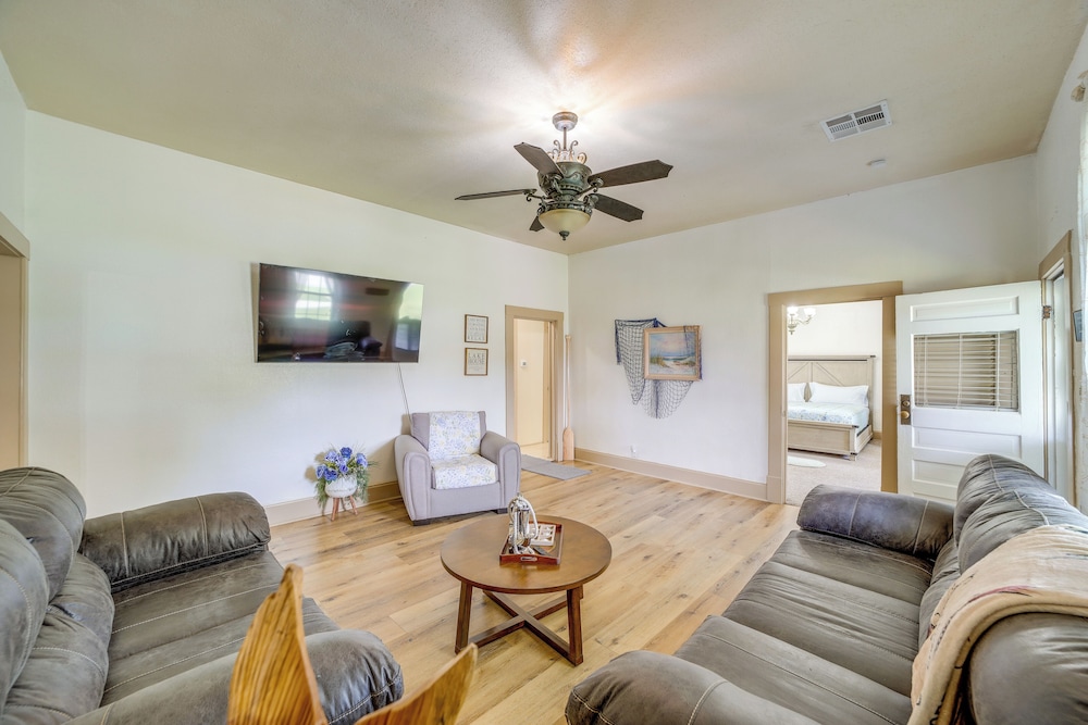 Walk to North Beach: Eufaula Lake Home w/ Grill
