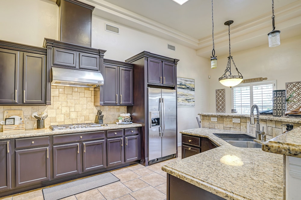 Family-friendly El Paso Home: Hike, Shop & Explore