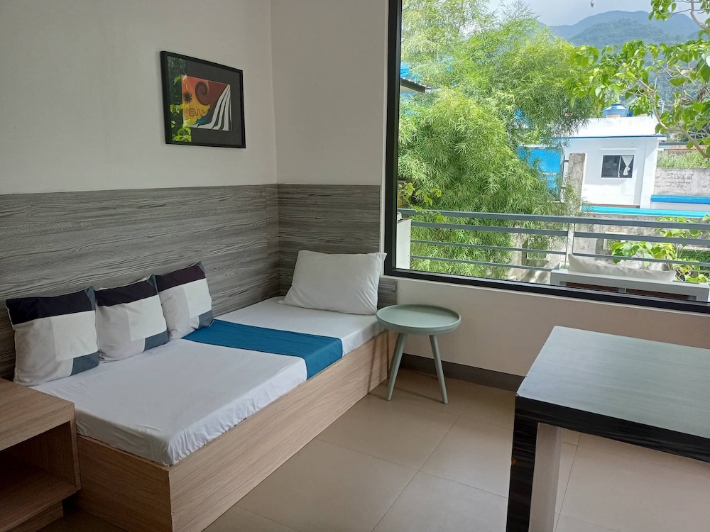 Anton's Loft Designer Resort Pansol
