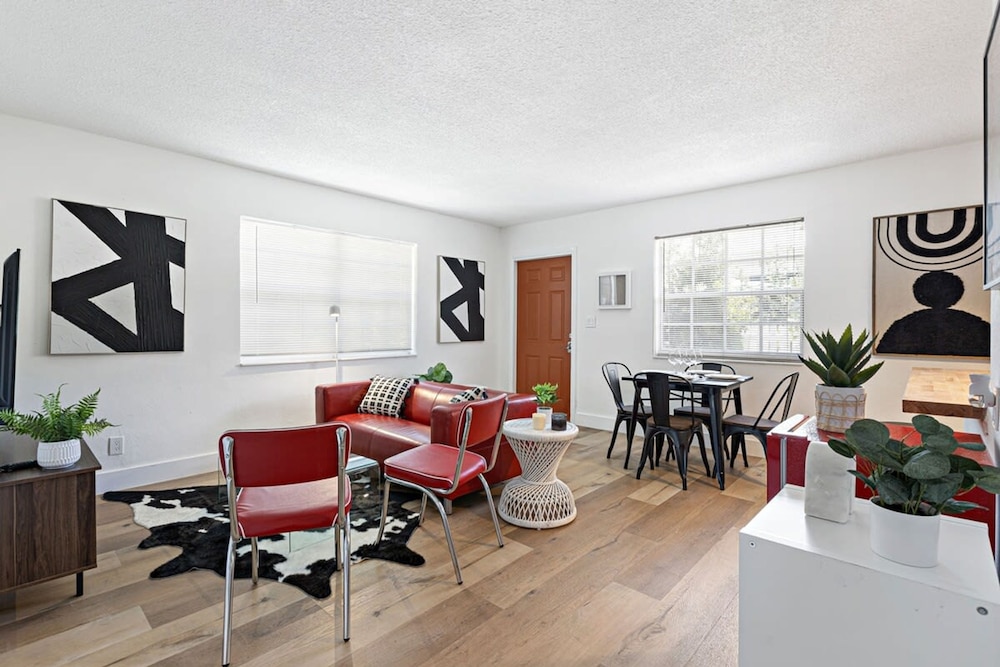 Lovely 2 BR Condo With Free Parking on Premises