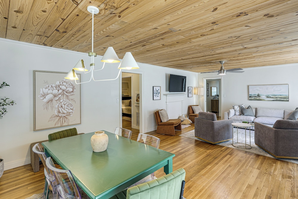 Walk to Ole Miss! Updated Home Near Oxford Square