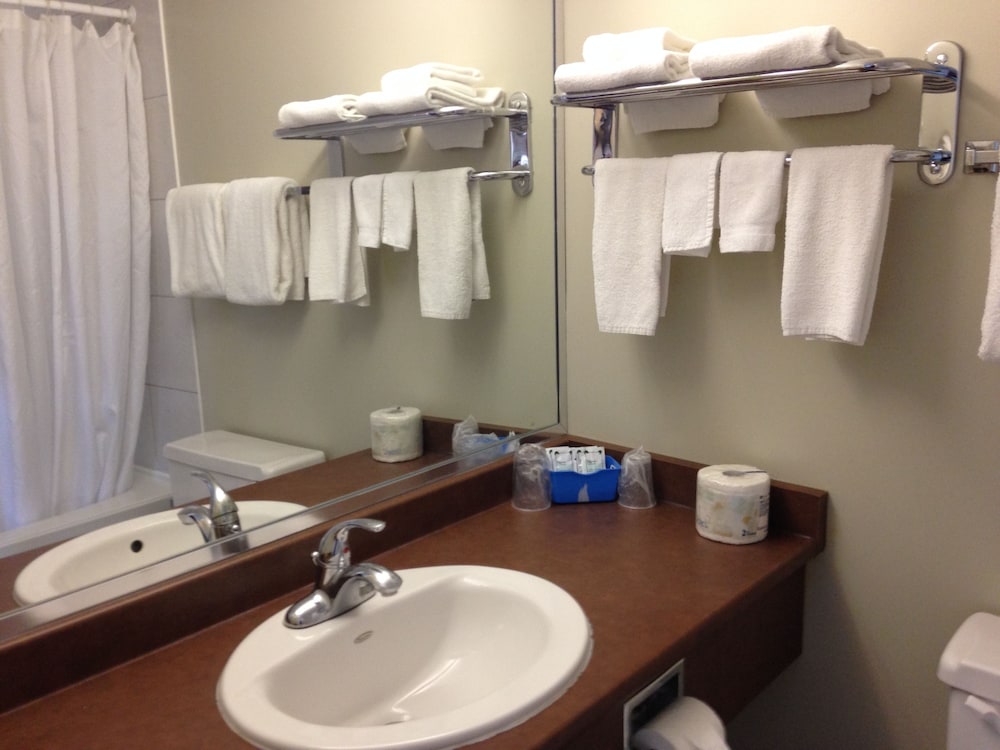 Grande Prairie Vacations - Silver Crest Lodge - Property Image 12