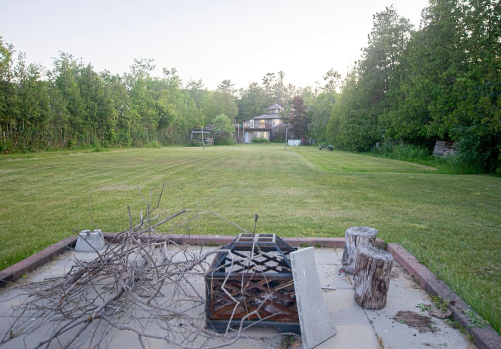 Lakeside 4BR Cottage in Bailieboro w BBQ Grill
