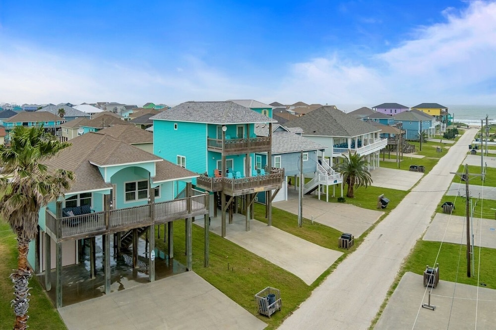 Pelicans Landing 2 Bedroom Home by RedAwning