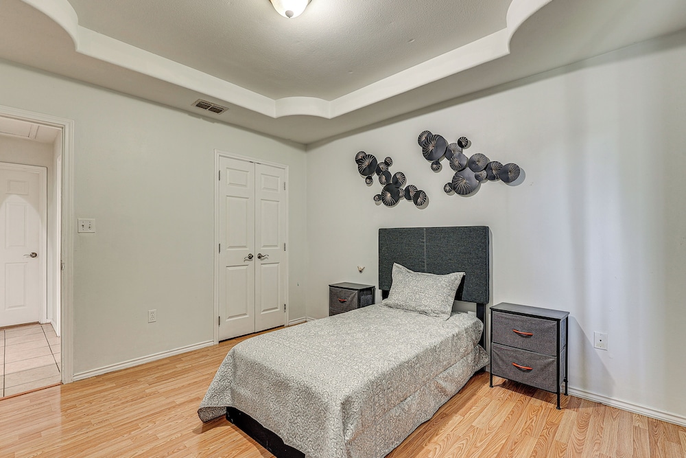 4 Mi to Dtwn Brownsville: Family Home w/ Yard!