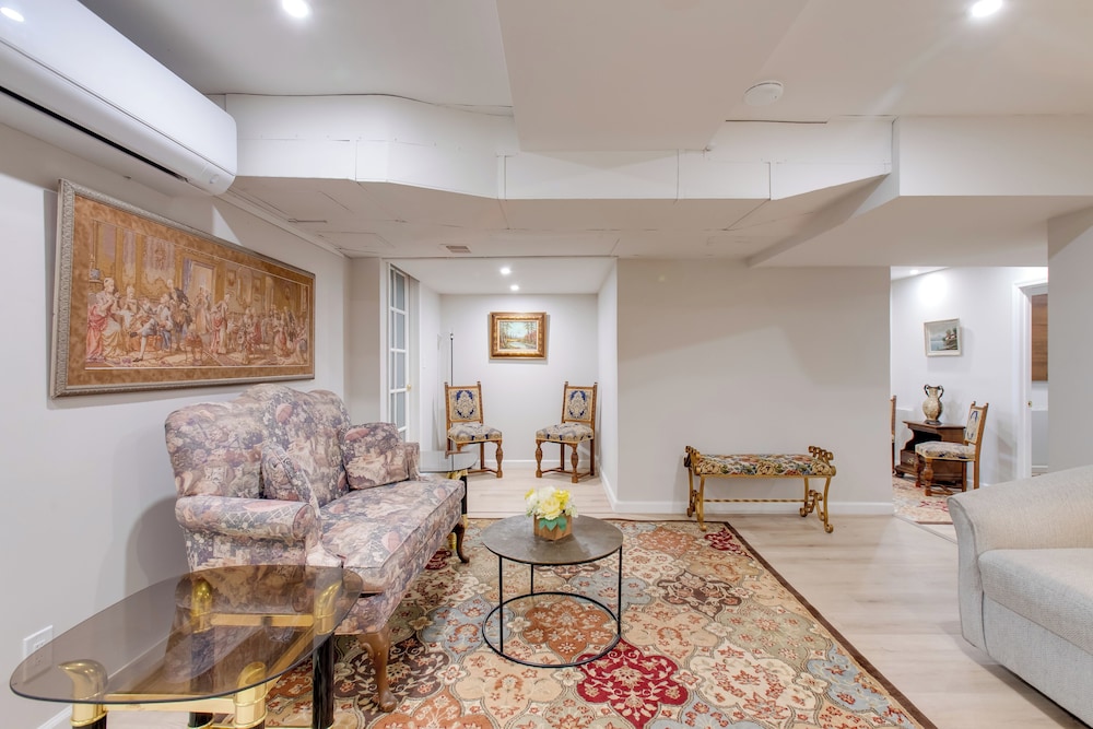 2 Mi to Dtwn: Walkable Cheesman Park Apt