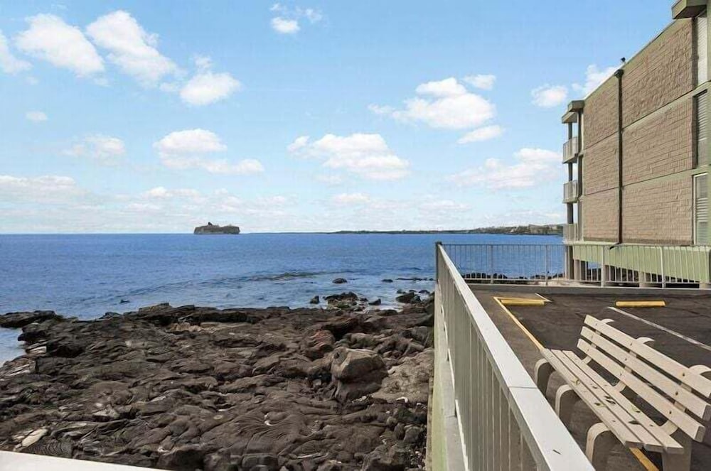 Top Floor With Ocean Views - Convenient Location - Vrkcv