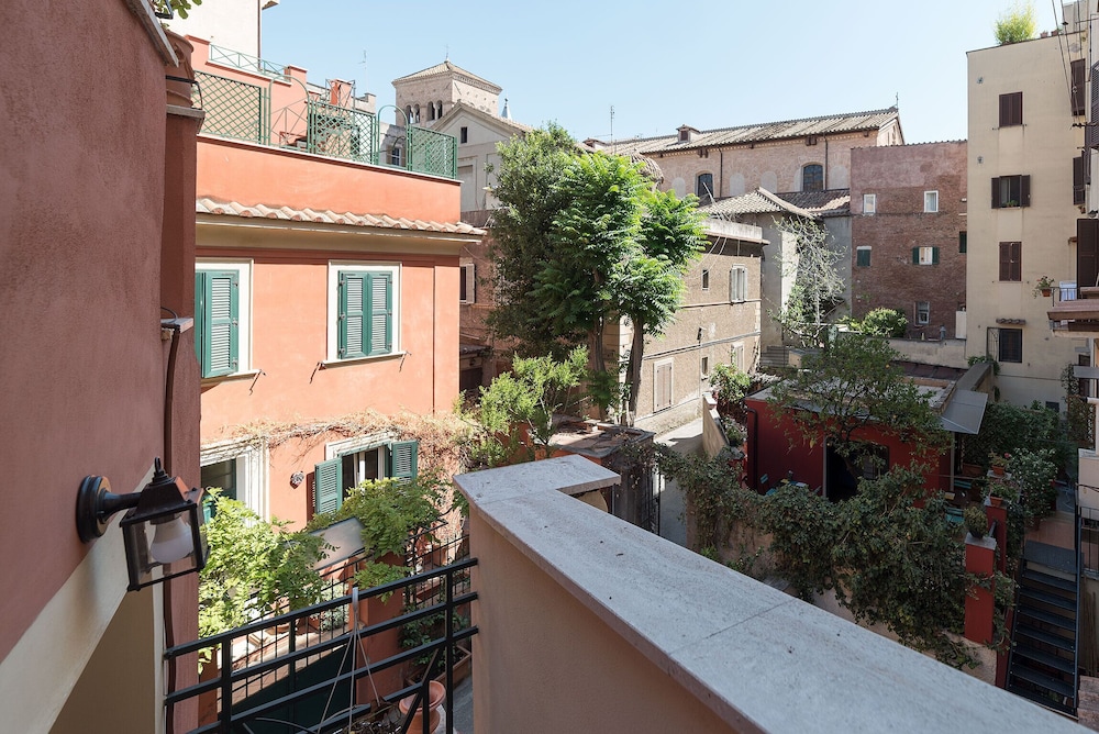 Santa Prassede Rooftop Terrace Studio