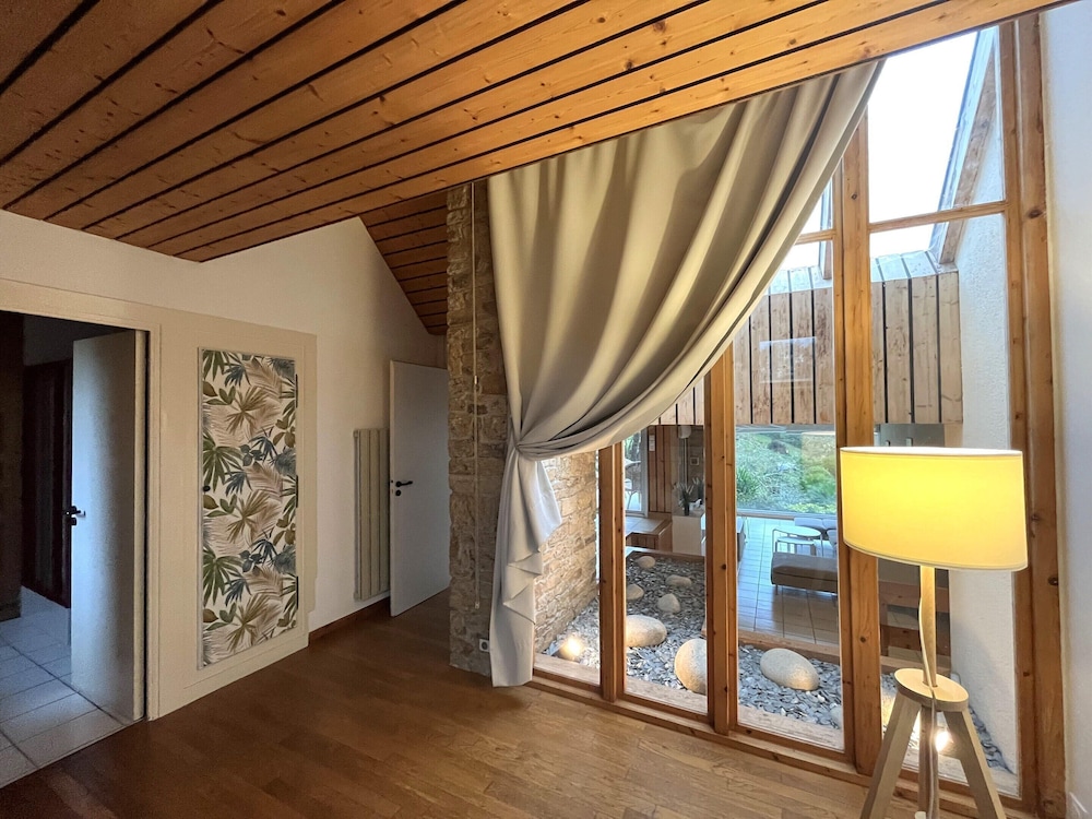 Large House Near Beach for 12