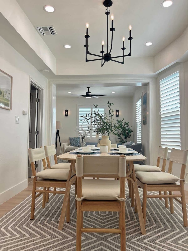 Cozy Retreat Near Downtown Perfect for Families
