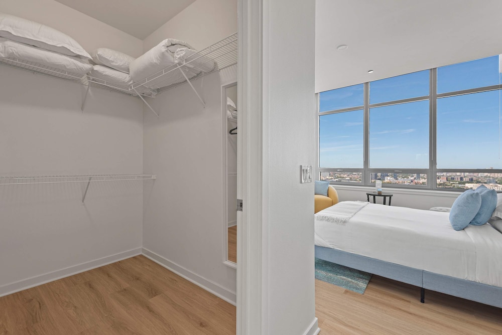 West Loop PH Fireplace Deck Incredible Views