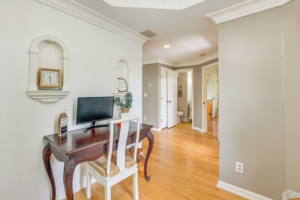 5-story Group Getaway w/ Game Room in Franklin!