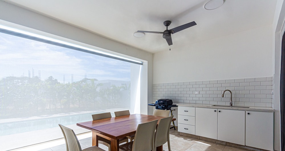 Spacious Family Suite, Ocean Village!
