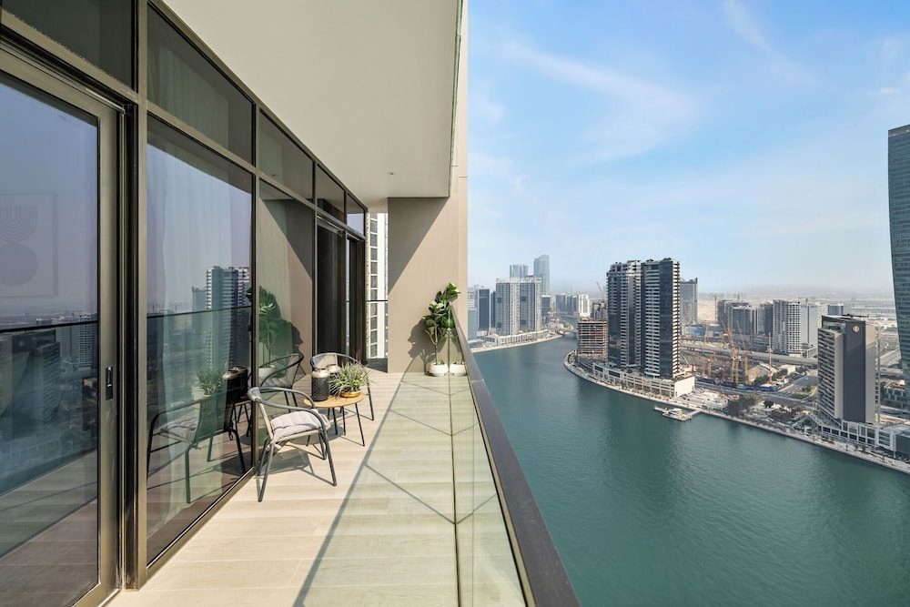 Elegant 3BR Canal & Burj Khalifa Views