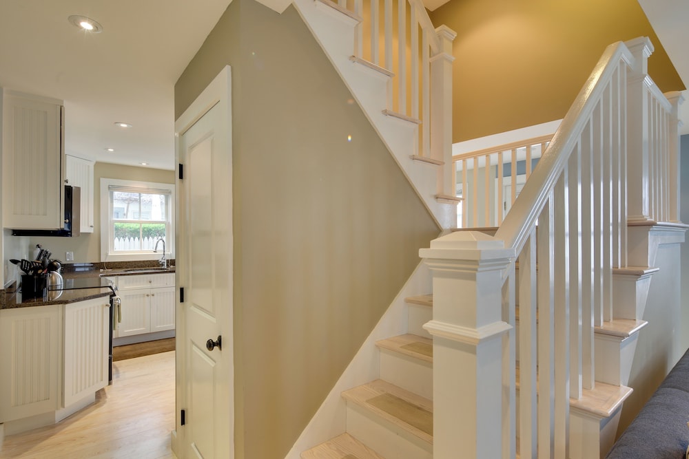 Walk to Beach: Gem w/ Patio & BBQ in Provincetown