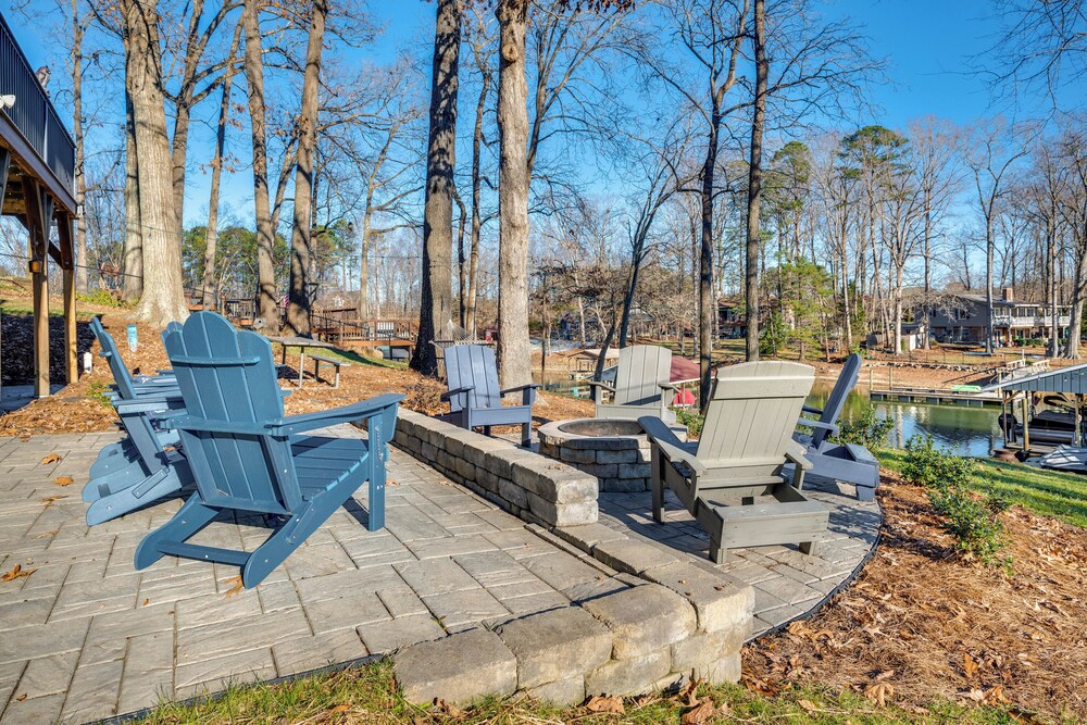 Private Boat Dock: Troutman Home on the Water!