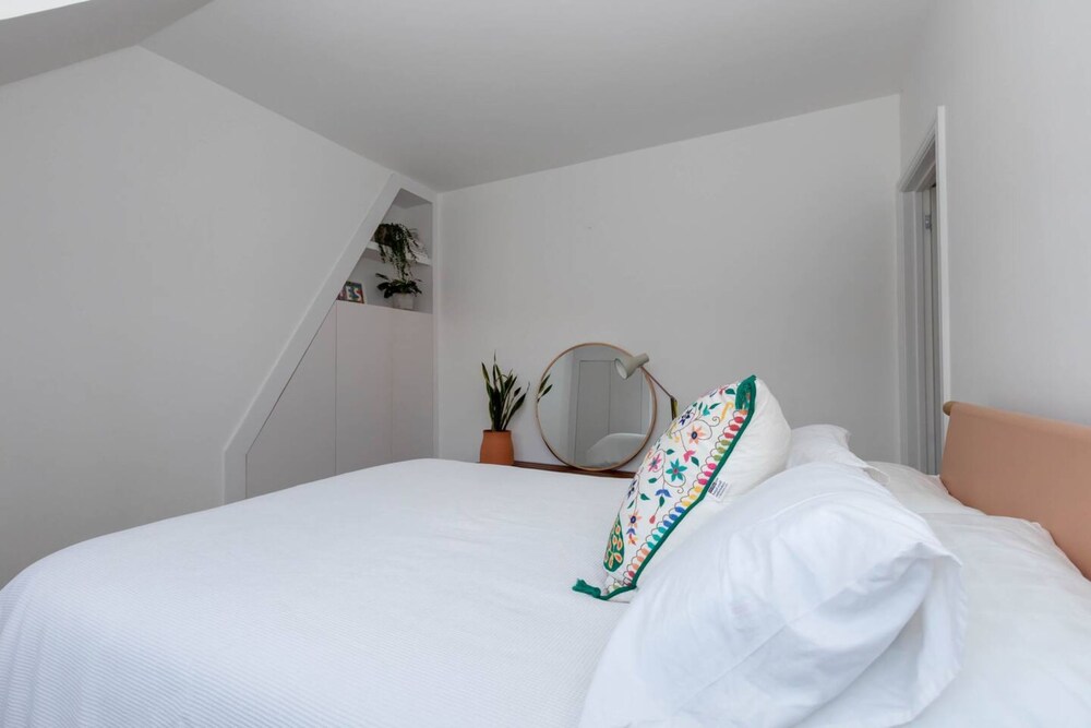 Bright 1 Bedroom Flat Near the Tube