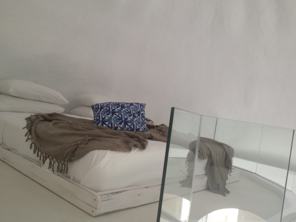 Kouros Home Hotel