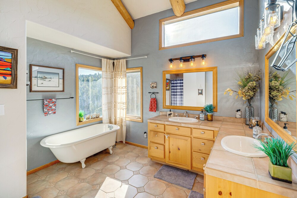 Private Fishing Pond: Mtn-view Home in Florissant!