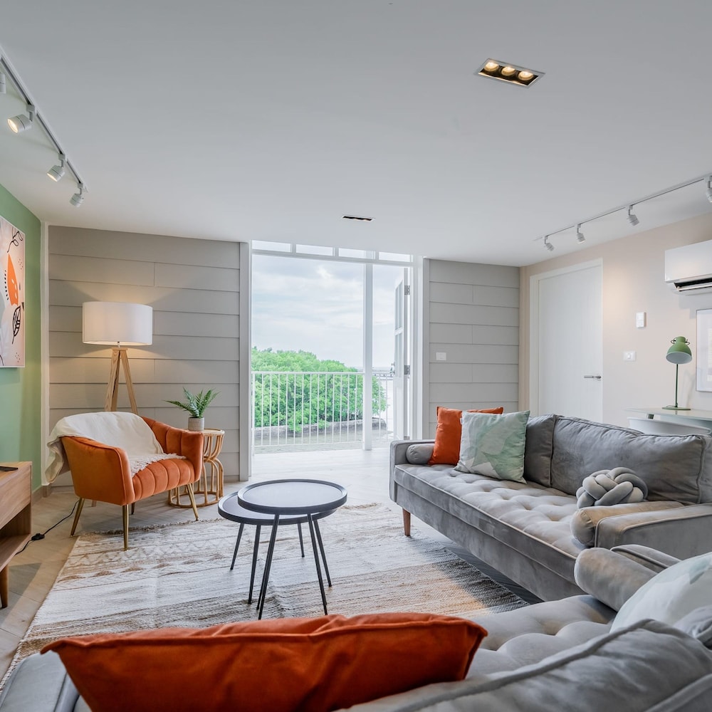 w Elegant 3BR With Modern Terrace in Panama