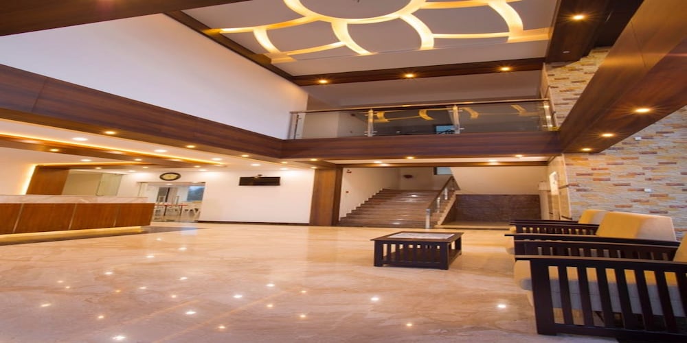 Lobby & Reception