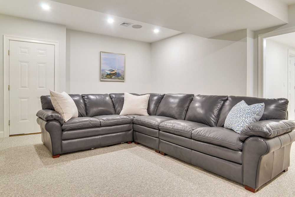 2 Mi to Public Beach Access! Cape Cod Family Home