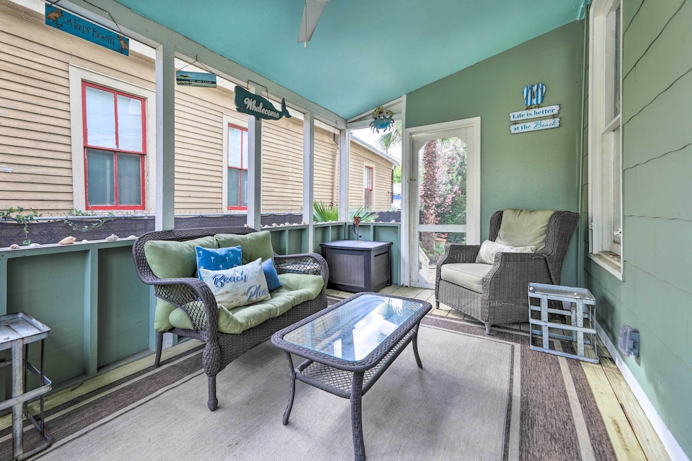 Historic Galveston Hideaway, Walk to the Beach!