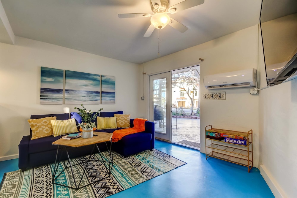 Simple Modern Gem 2 Blocks to Beach Pet Friendly