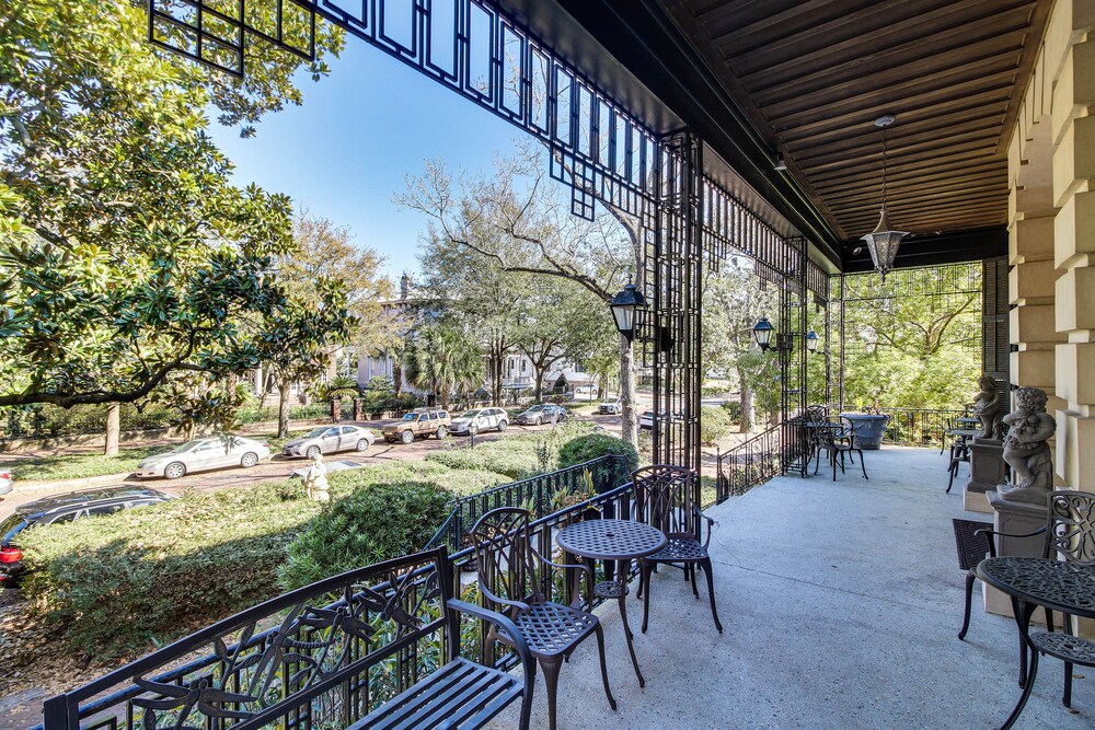 Downtown Savannah Apartment, Walk to Forsyth Park! view 5