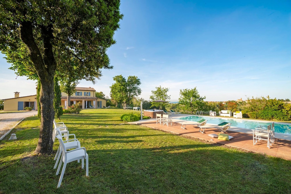 Villa Elettra 12 2 by Marche Holiday Villas