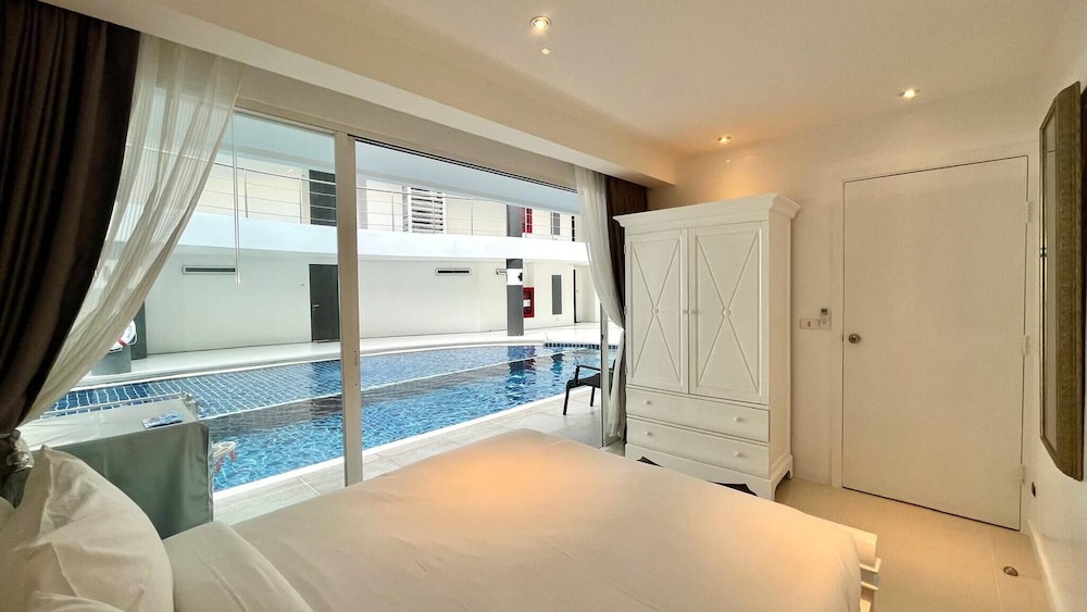 B12 - 2 Bedroom Condo With Pool Access, Karon Beach