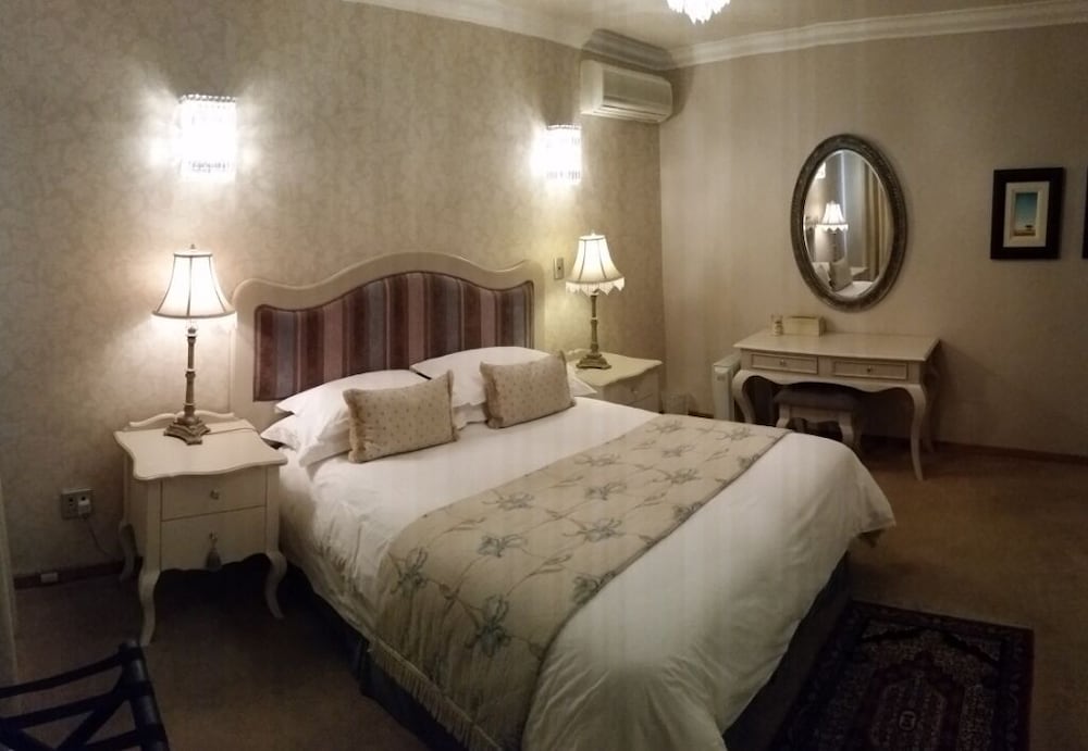 Royal Ridge Guest House and Apartments