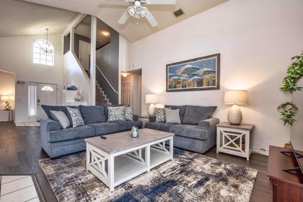 Beautiful Waterfront Home Close To Disney!large Spacious Layout, Pool & Wifi 4 Bedroom Home