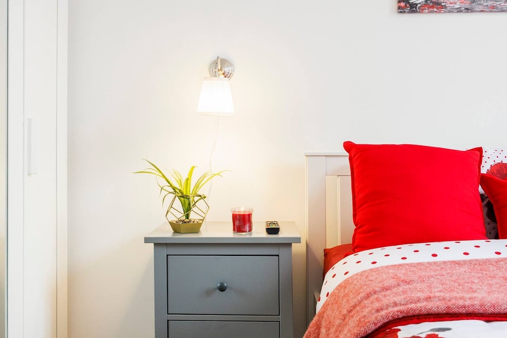 Kensington Charming and Bright Flat
