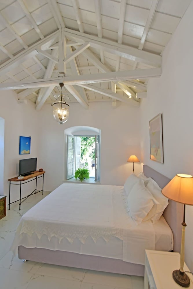 A Sea-licious Vacation - Chic Style in Hydra