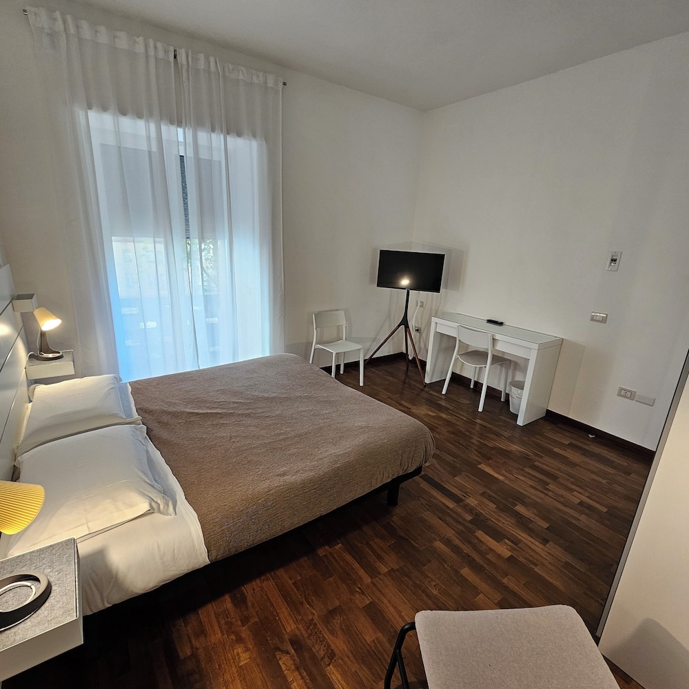 Room & Parking
