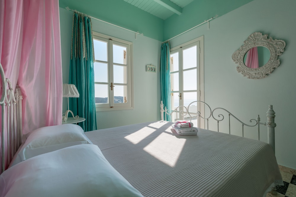 Kimolian Houses photo 3