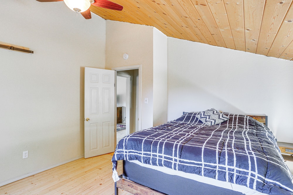 Updated Cabin in Lewiston Historical District!