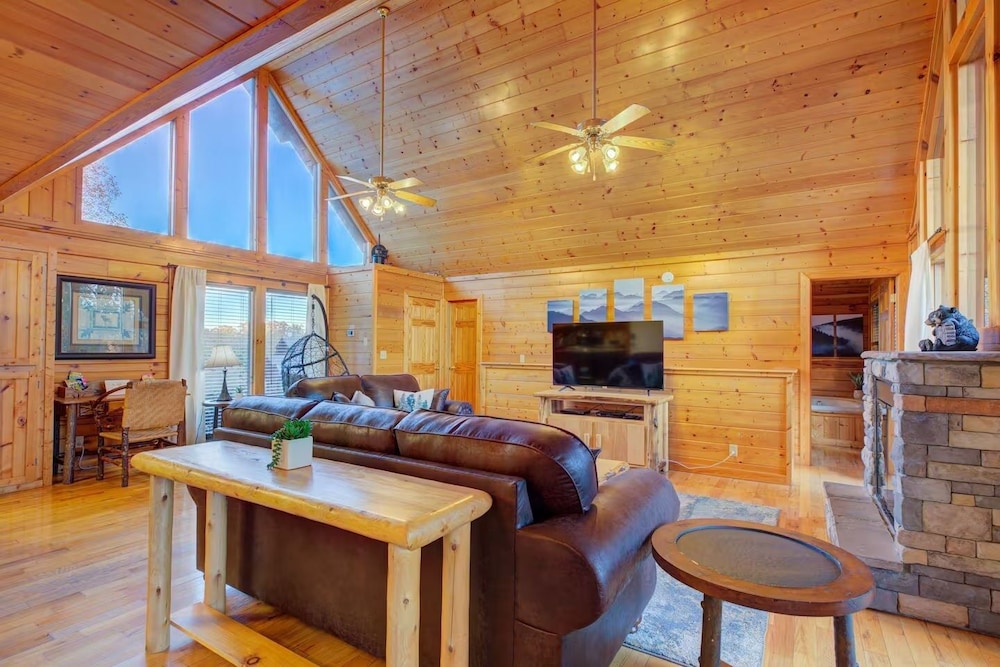 All Ya Need 4 Bedroom Cabin