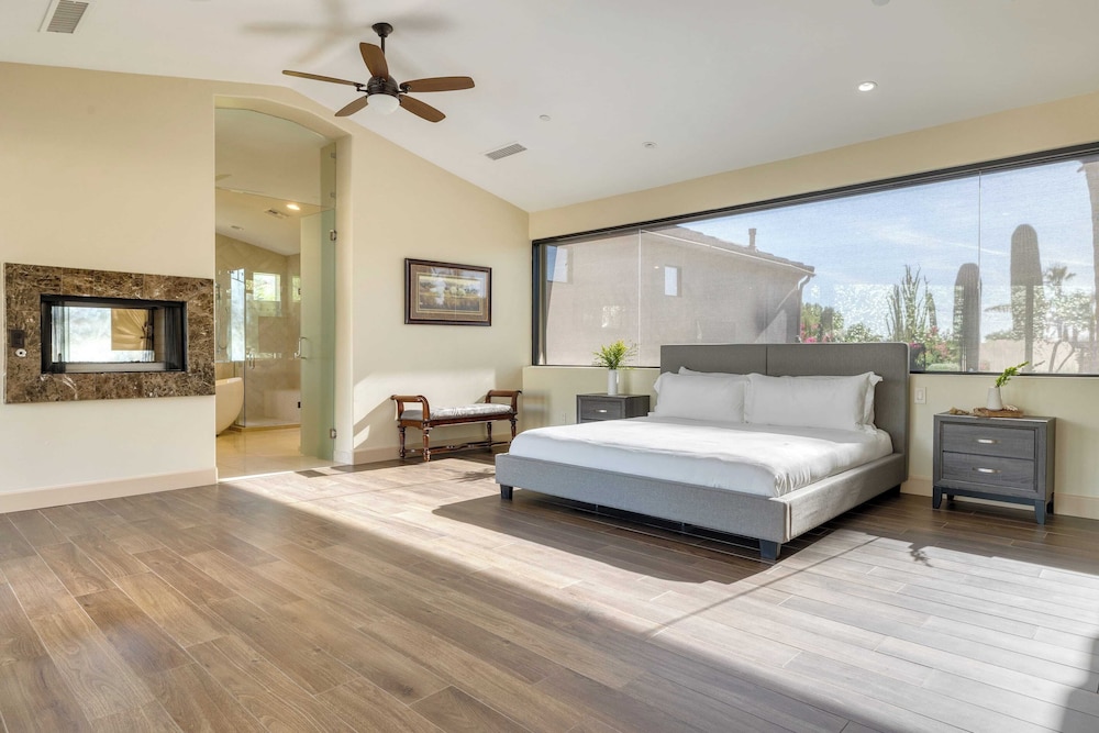 Luxe Scottsdale Oasis With Pool, Hot Tub, Firepit and Outdoor Lounge Avantstay