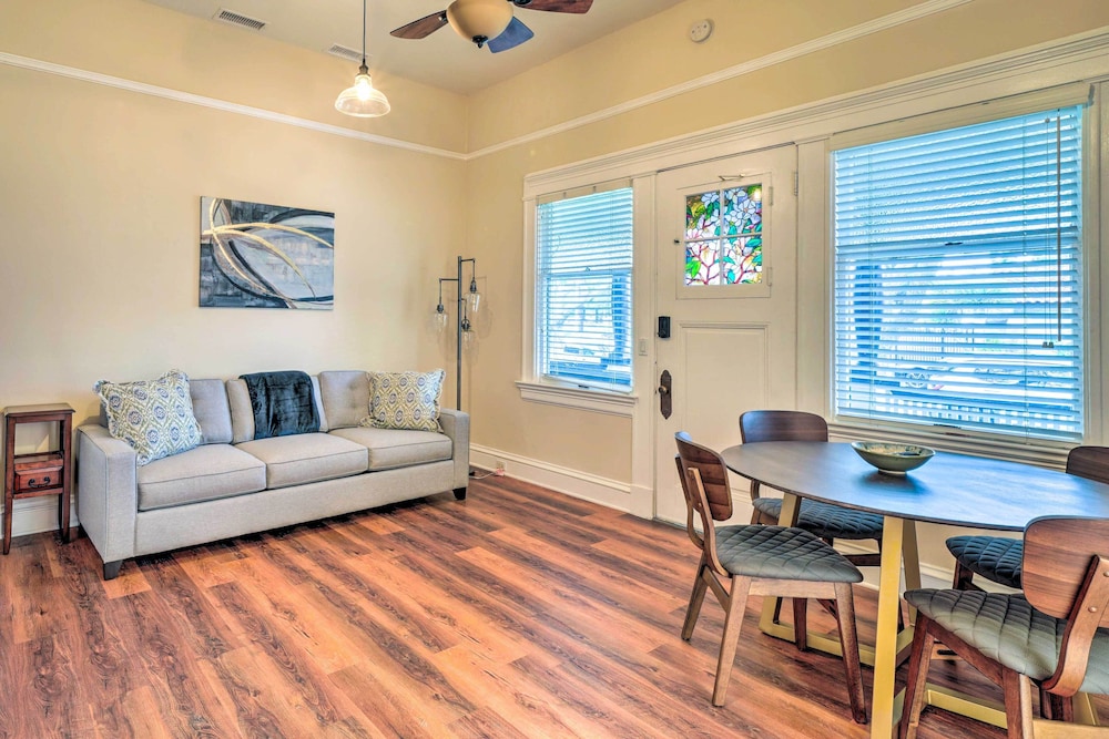 Cozy Carpinteria Apartment: Walkable Location view 4