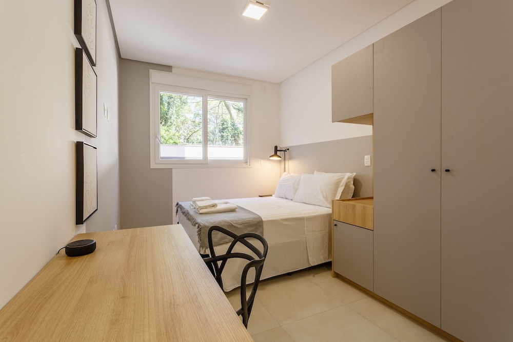 Apartment in the Center With Pool Rri103